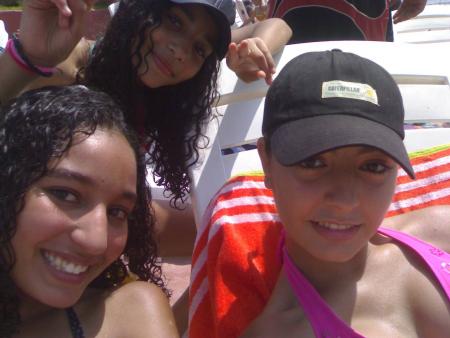 nOus with la soeur de biba